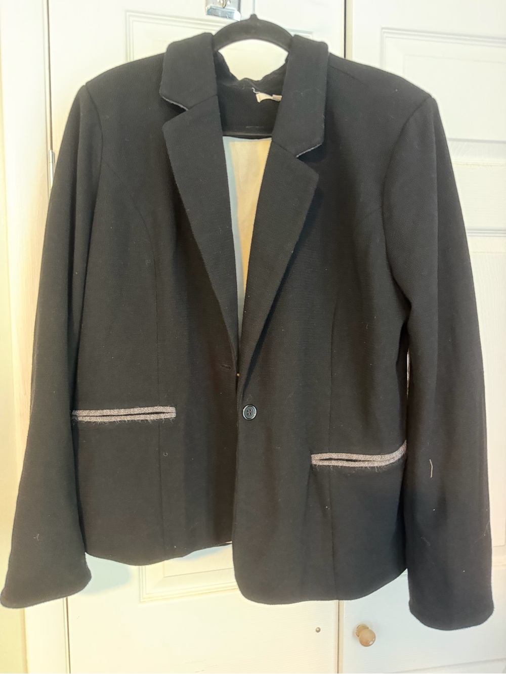 Classic Black Women’s Single-Button Blazer
